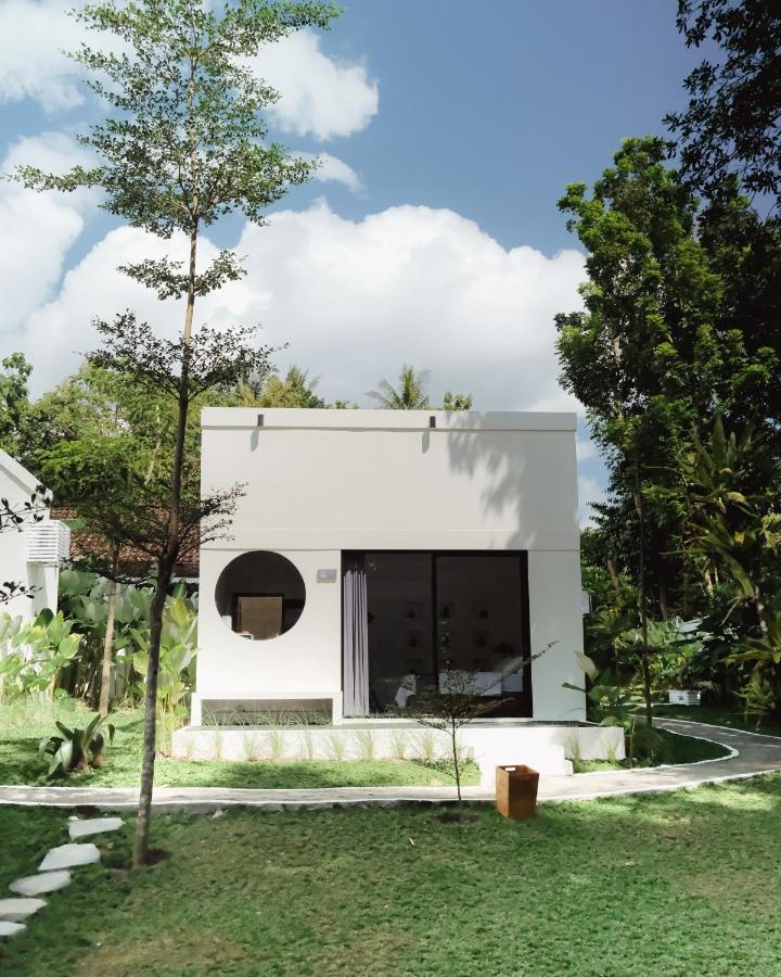 Villa The Volter Yogyakarta Ngingas Esterno foto