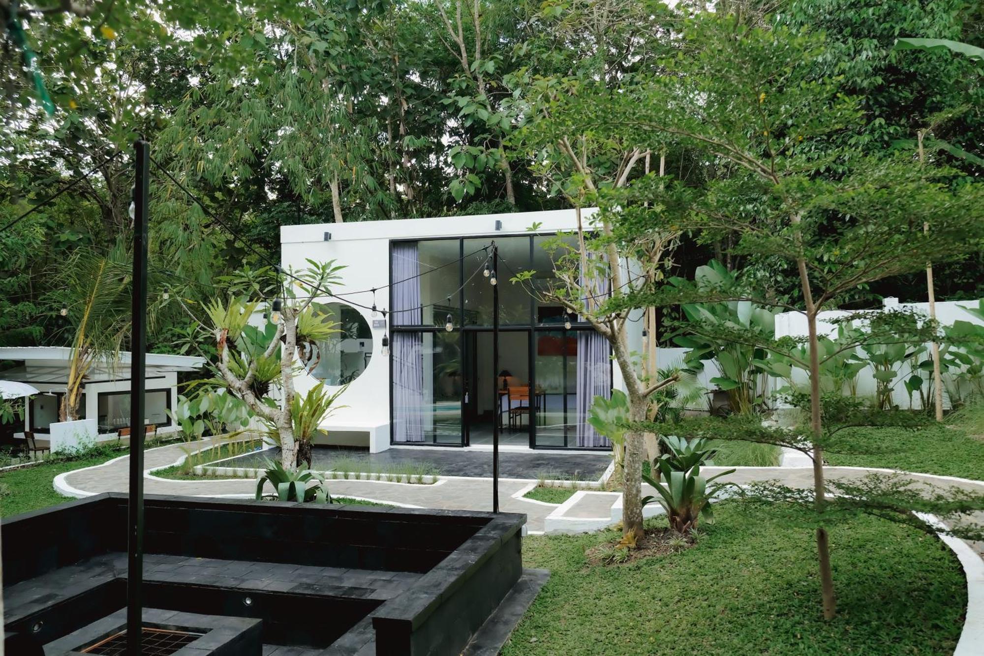 Villa The Volter Yogyakarta Ngingas Esterno foto